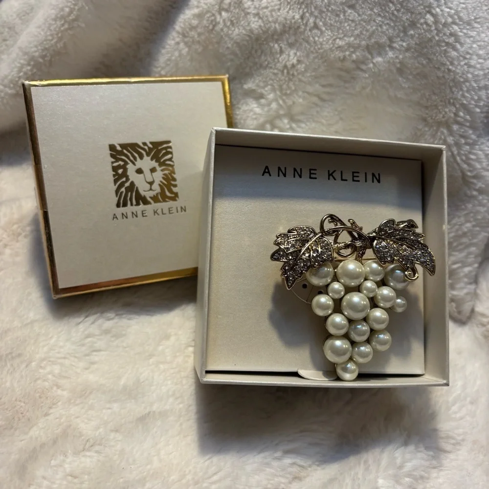 NEW Anne Klein Brooch Gold-tone Crystals Leaves Ivory Pearl Cluster Classic NIB